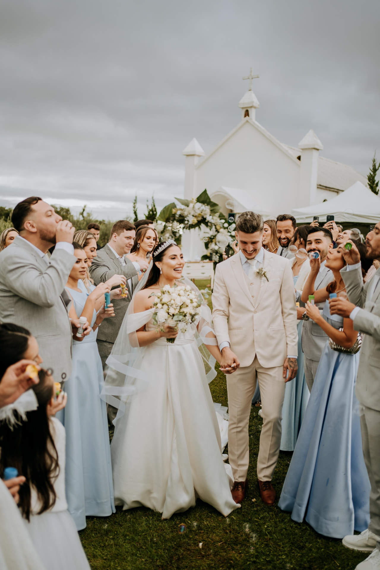 Casal em dia de casamento na Serra Gaúcha